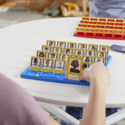 Hasbro Gaming Wie Is Het? -Speelgoed Verkoop Winkel 1979989 e4384b5c